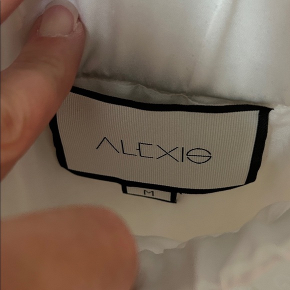 *Alexis White Lace Mini Skirt - Picture 2 of 13